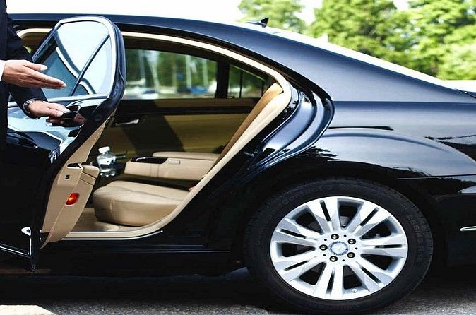International Airport VIP Service(Expedited Arrival)& Free Transfer - No waiting - The One-Way Private Transfer: When the Vacation Starts