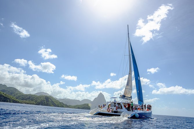 Soufriere Adventure Cruise - Marigot Bay: a history pause with postcard energy
