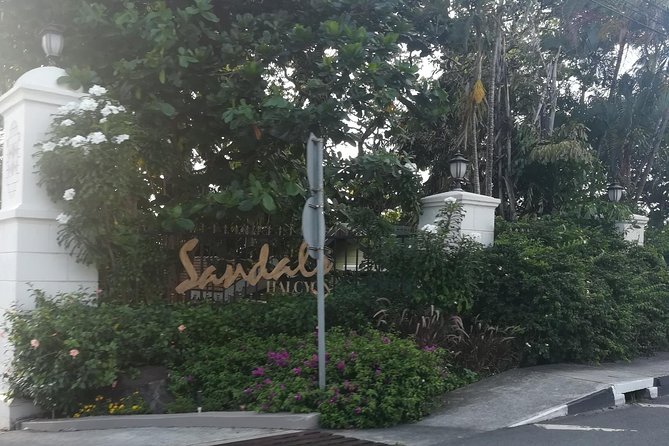 St Lucia Airport Transfer Hewanorra (UVF) to SANDALS Grande - Regency - Halcyon - The Drive Experience: Comfort, Local Commentary, and Included Extras