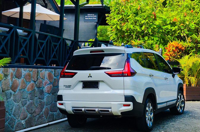 St Lucia Airport Transfer to Hotel Chocolat - Making photo stops and quick detours work smoothly