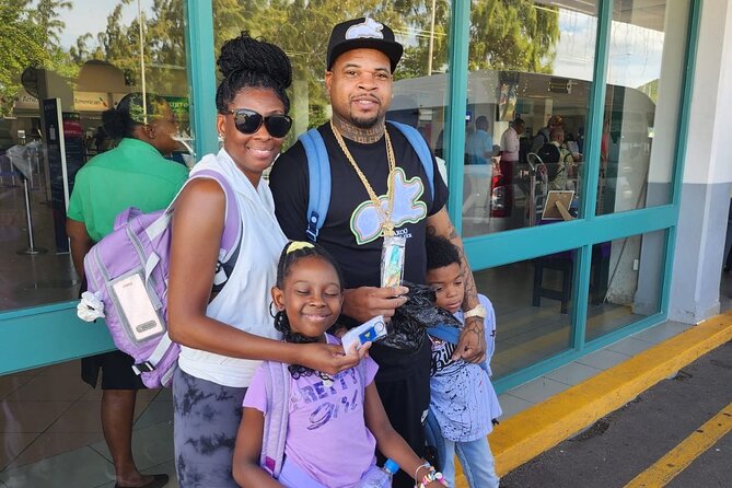St. Lucia UVF Airport Transfers - Roundtrip with Free Souvenirs - Free Souvenirs on Departure: A Nice Ending That Avoids Awkward Shopping